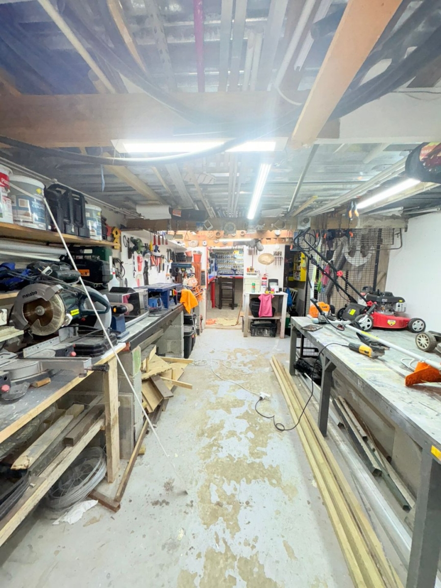 7 Bedroom Property for Sale in Sunnyridge Eastern Cape